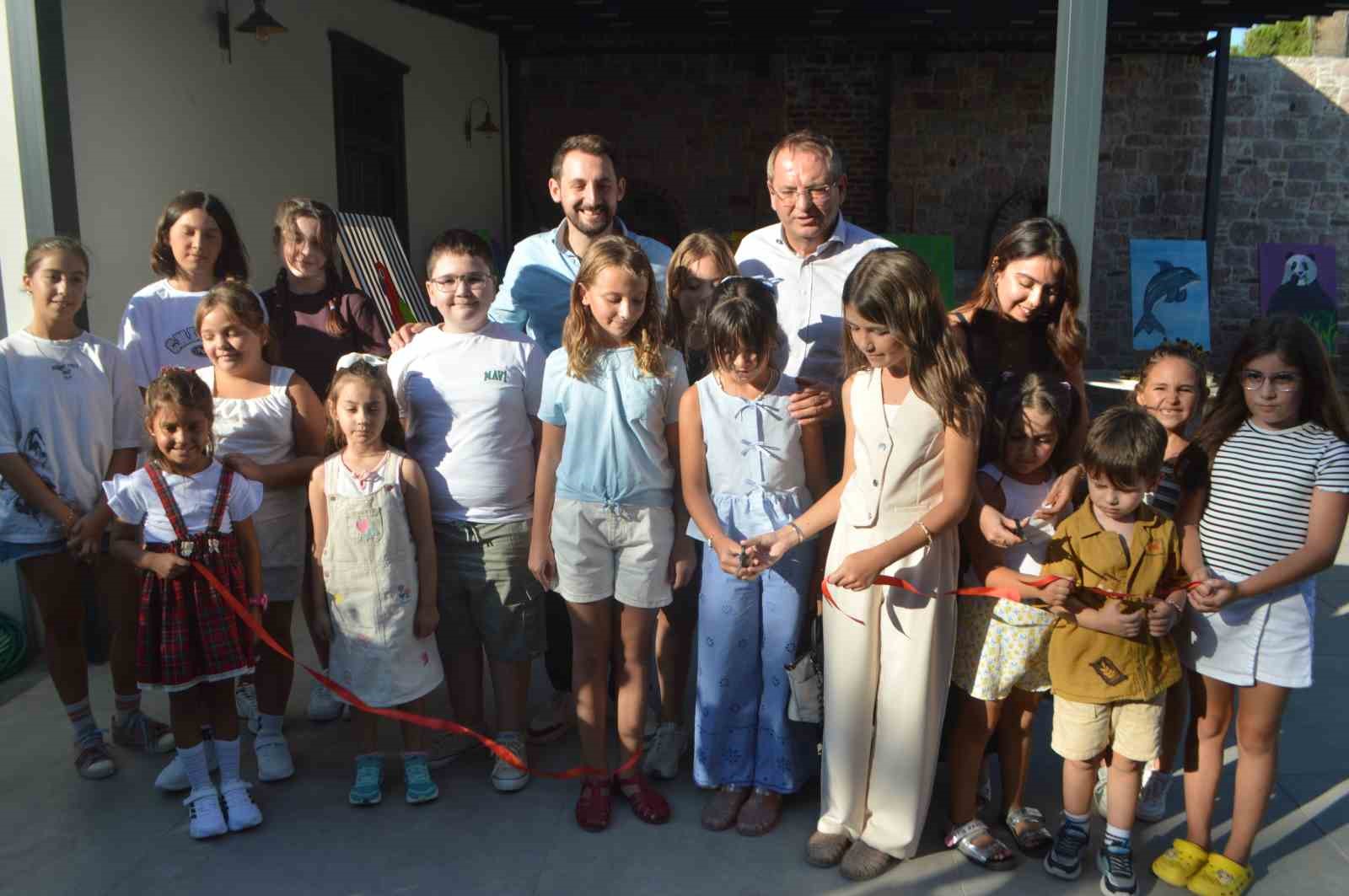 ayvalik-in-minik-picasso-lari-cunda-da-bulustu