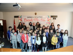 Sapanca’nın İlk Çocuk Meclis Başkanı Eda Bayar Oldu