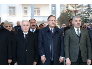 Bakan Özhaseki: “Cumhuriyet Tarihinin En Zor Günlerini Yaşıyoruz”