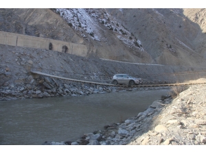 Bu Asma Köprüden Geçmek Cesaret İstiyor