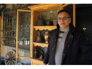 Evini Müzeye Çevirdi