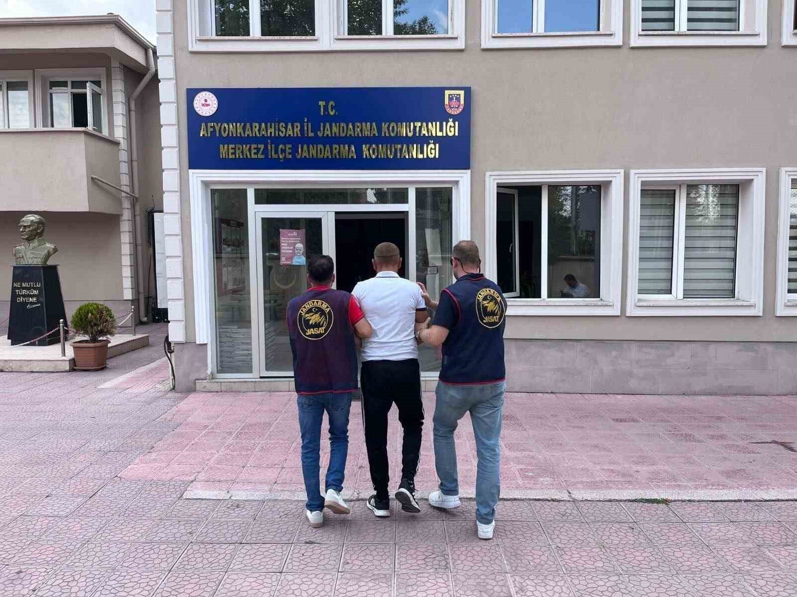 jandarma-20-yil-hapis-cezasiyla-aranan-sahsi-yakaladi