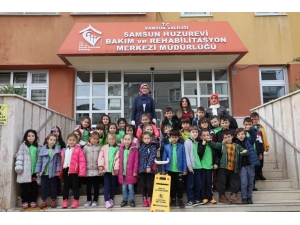 Minik Öğrencilerden Huzurevi Sakinlerine Ziyaret