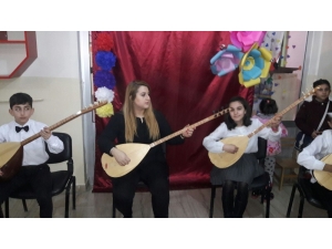 Hakkari’de Dar Gelirli Öğrenciler Yararına Kermes