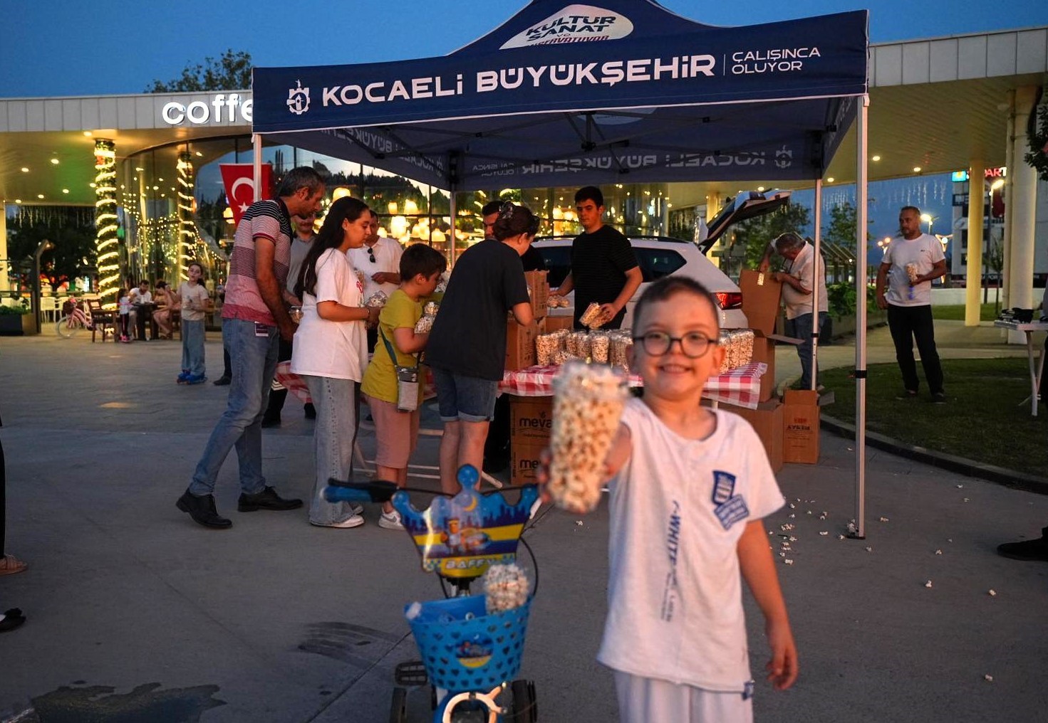 kocaeli-de-yaz-aksamlari-muzik-ve-sinema-ruzgariyla-renklendi