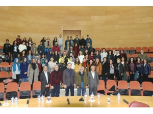 Akhisar’da Edebiyat Ve Sanat Üzerine Söyleşi