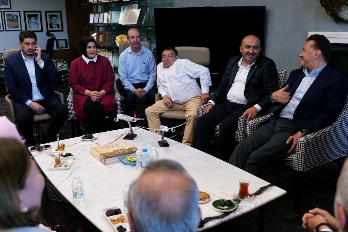 ak-parti-il-baskani-gurhan-albayrak-kutsal-topraklardan-donen-hatipoglu-nu-ziyaret-etti
