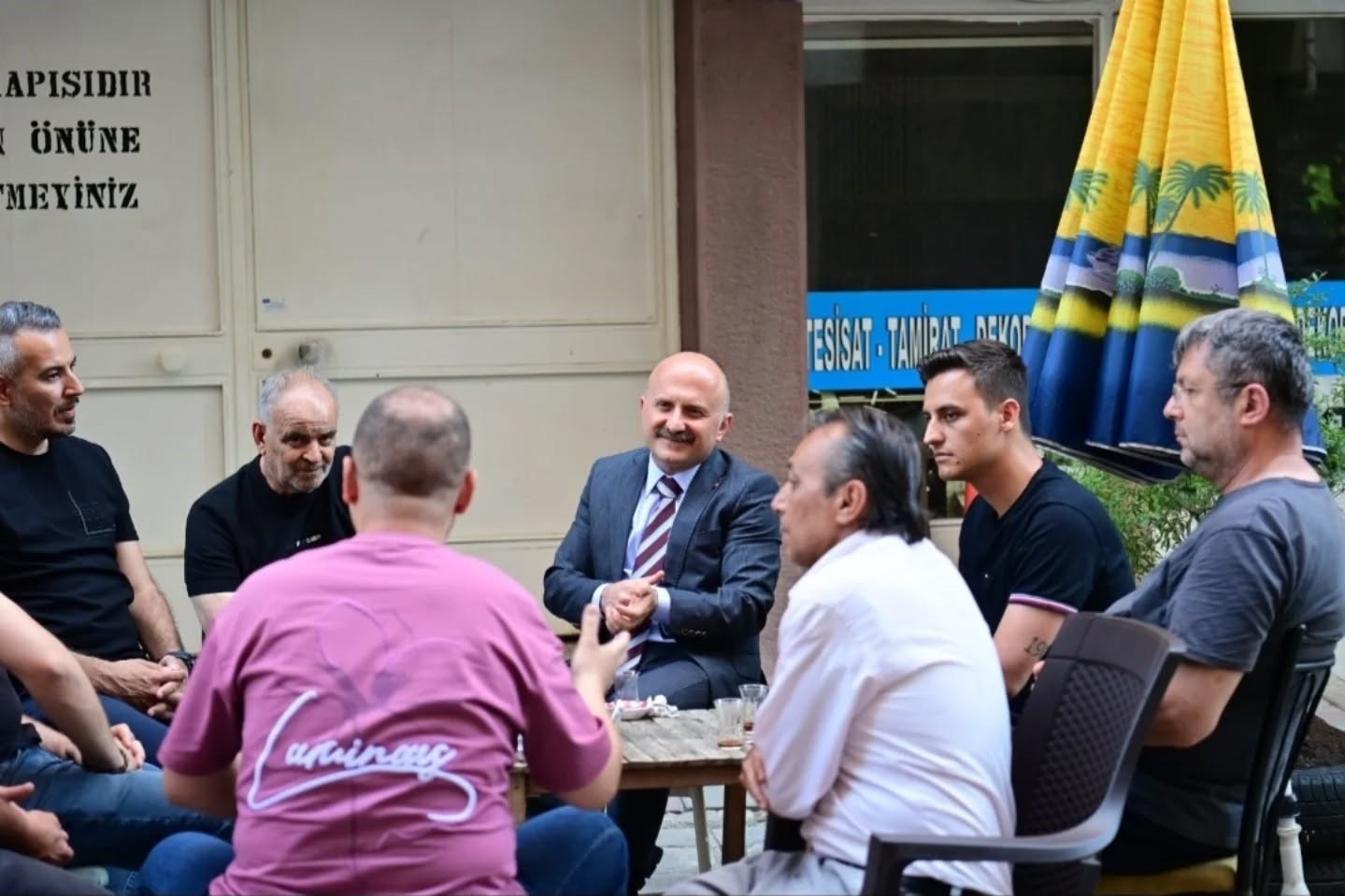 aydin-valisi-varol-genclik-caddesi-nde-esnafla-bulustu