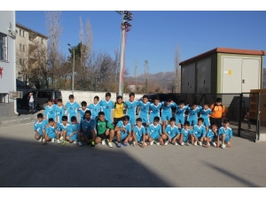 Kulp Belediyesi 495 Öğrenciye Spor Malzemesi Dağıttı