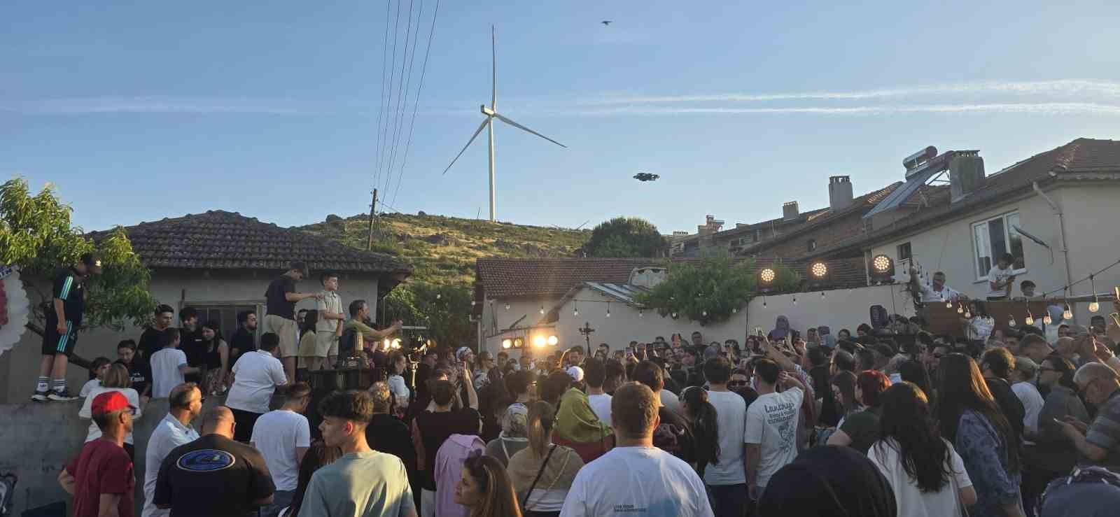 dunyaca-unlu-dj-mahmut-orhan-koyunde-konser-verdi