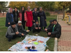 Ebelik Bölümü Öğrencilerinden Toplumsal Duyarlılık