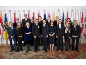 Avusturya’da Aşırı Sağ Koalisyon Hükümeti Göreve Başladı