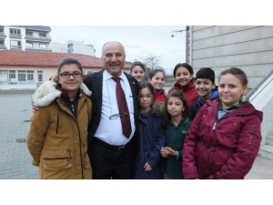 37 Yıllık Okul Müdürü Öğrencilerine Veda Etti