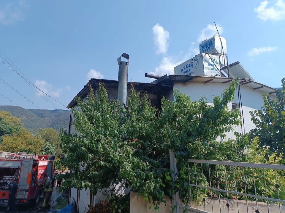 arsuz-da-ev-yangini-buyumeden-sonduruldu