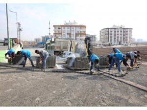 Konuklu’da Parke Döşeme Çalışmaları Devam Ediyor