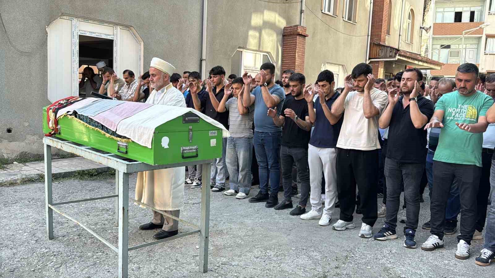 esi-tarafindan-oldurulen-3-cocuk-annesi-kadin-topraga-verildi