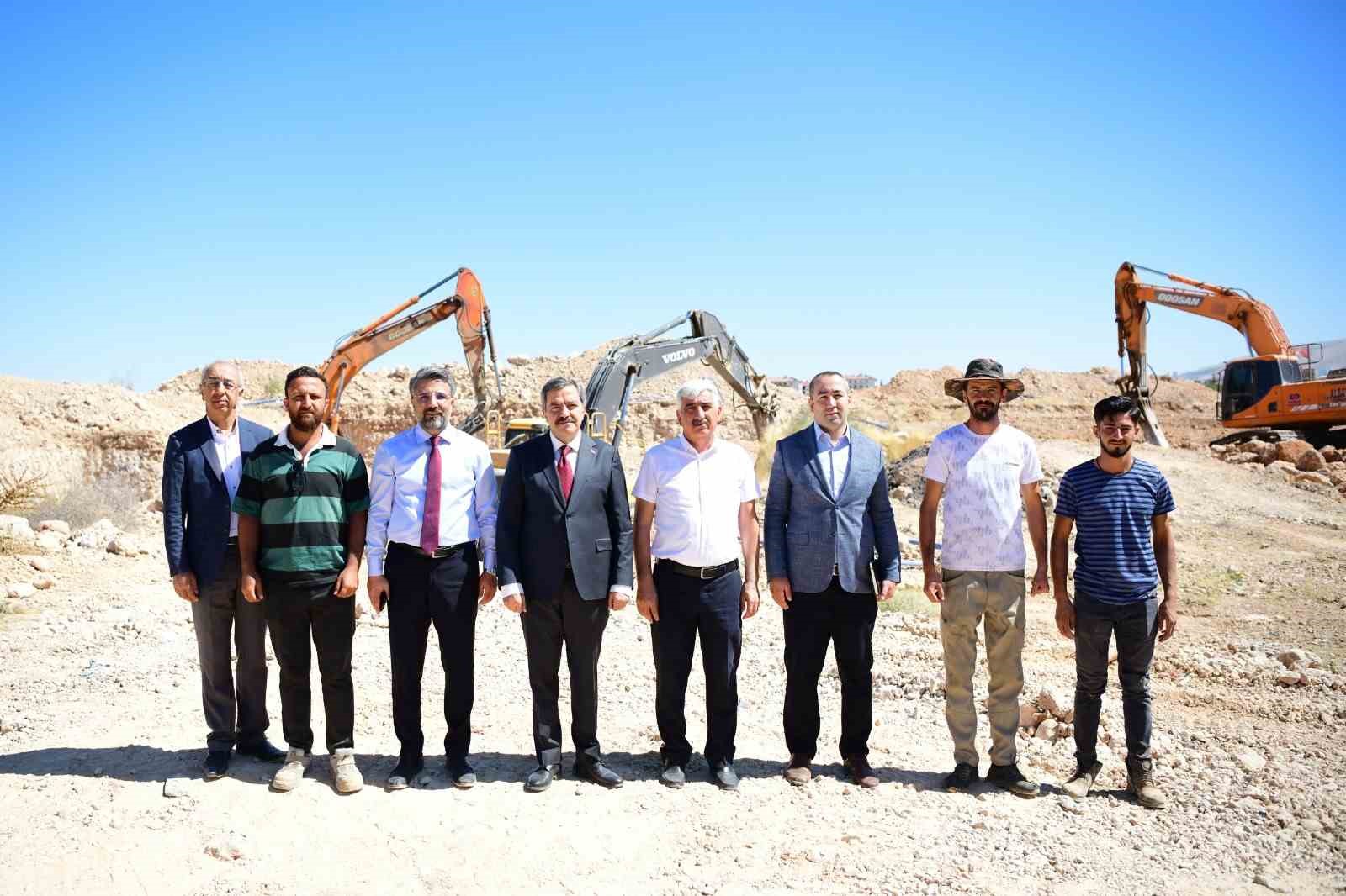 mtu-de-merkezi-kutuphane-ve-kampus-meydani-icin-calismalar-basladi