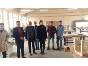 Başkan Özen’den, Okulu Fabrikaya Dönüştüren Öğrencilere Ziyaret