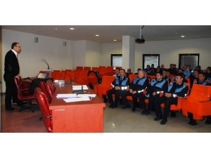 İzmit Belediyesi’nden Zabıtalarına Seyyar Satıcılarla Mücadele Eğitimi