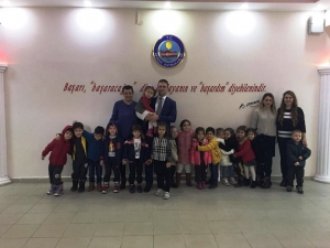 Anaokulu Öğrencilerinden Hendek Kaymakamı’na Ziyaret