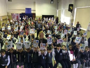 Yazar Mavisel Yener, Ardahan’da Öğrencilerle Buluştu