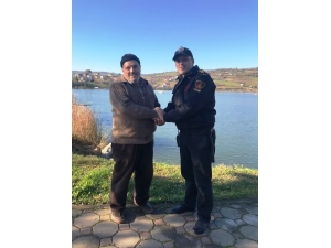 Kendisini Gölden Kurtaran Güvenlik Görevlisine Teşekkür Etti