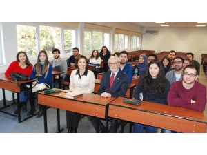 Vecihi Özerdemli, “Eczacı Kendini Çok Yönlü Geliştirmeli”