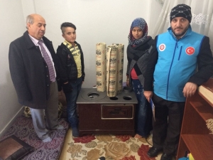 Niğde’de Suriyeli Göçmenlere Soba Dağıtıldı