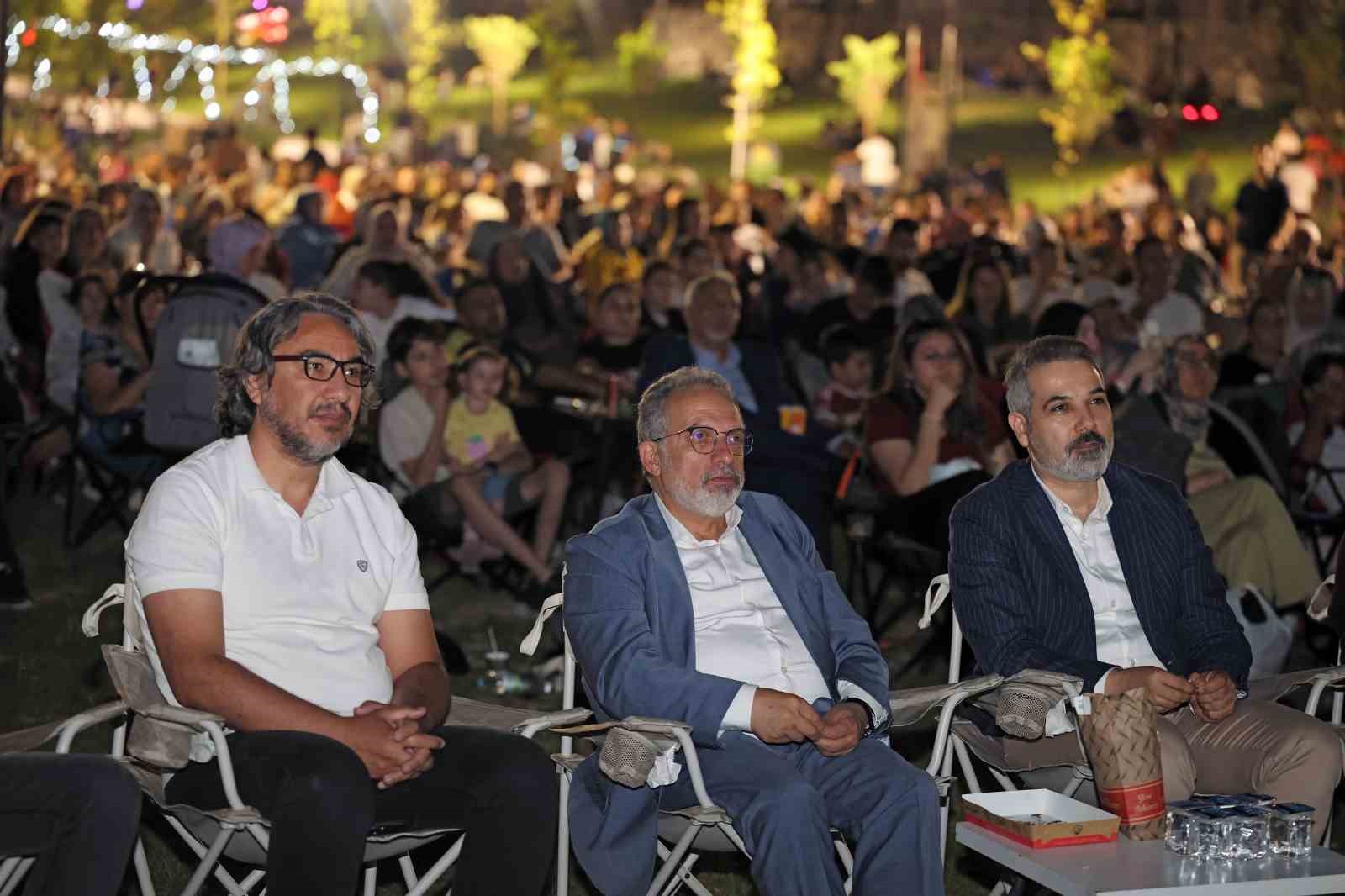 talas-ta-acik-hava-sinemasinda-asirlik-gece-heyecani