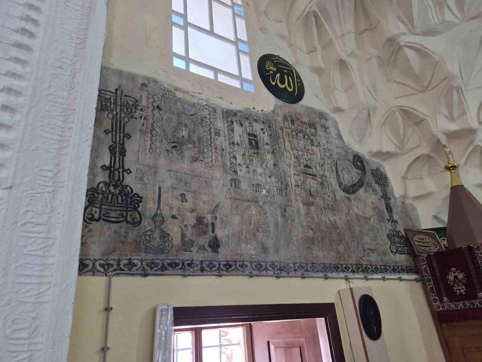 anadolu-topraklarinin-ilk-kabe-minyaturu-752-yasindaki-bu-camide