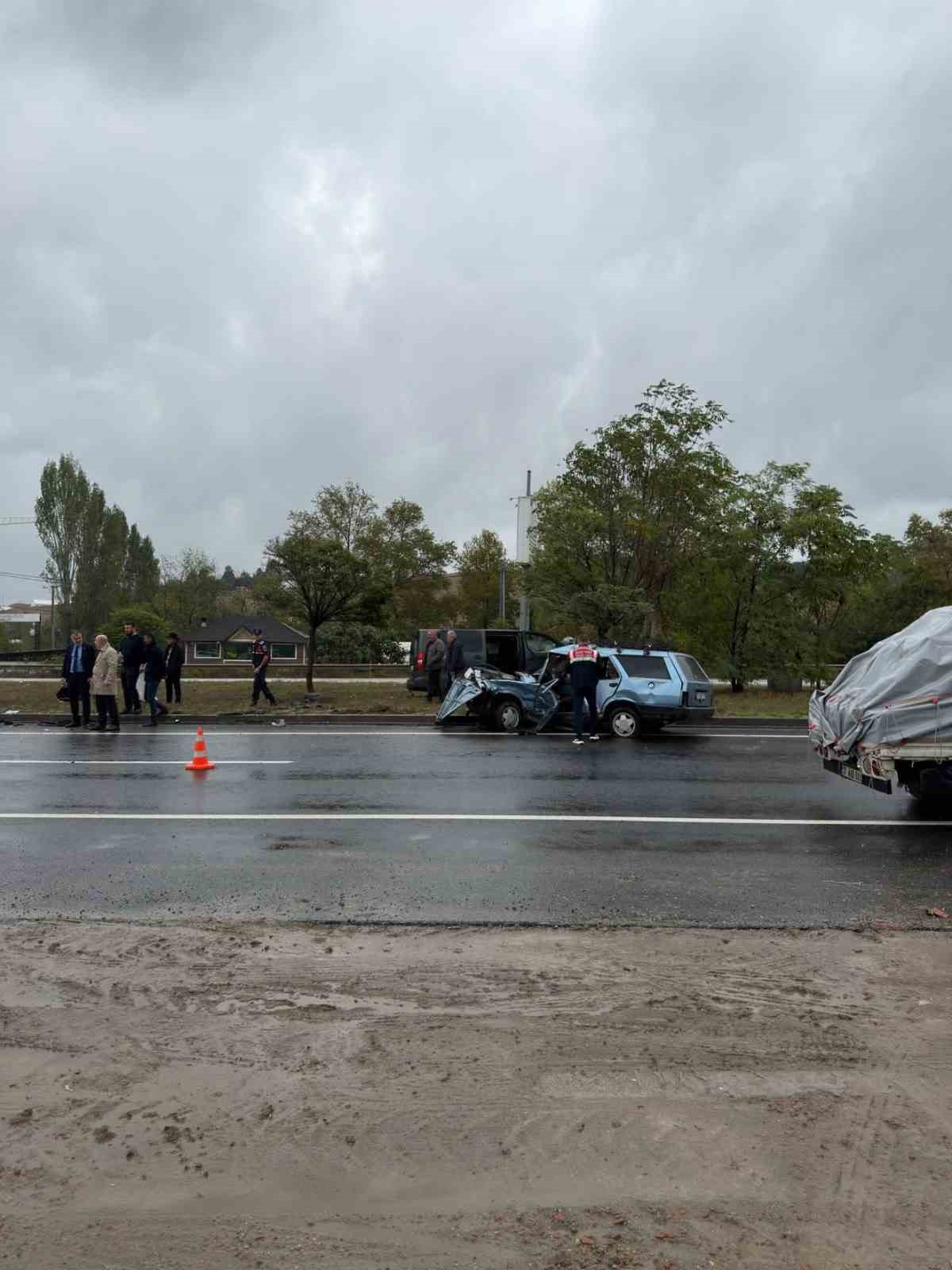 yalova-da-otomobil-minibusle-carpisti-1-olu
