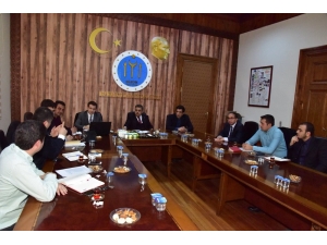 Belediye Başkanı Selim Yağcı Teknik Heyet Ve Firma Yöneticileriyle Bir Araya Geldi