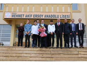 Vali Mantı:“ülkenin Geleceği Öğretmenlerin Elinde”