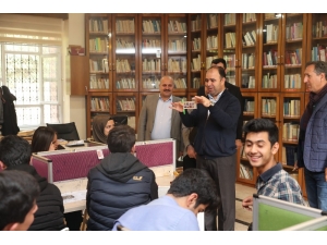 Başkan Çiftçi Kütüphanede Öğrencilerle Buluştu