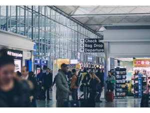 İsveçli Terör Şüphelisi İngiltere’de Havalimanında Yakalandı