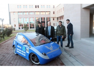 Öğrencilerin Geliştirdiği Elektrikli Araba 5.5 Tl’ye Niğde’den Ankara’ya Gidiyor