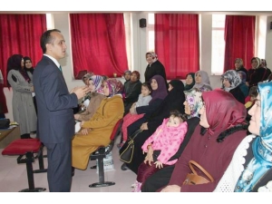 Sungurlu’da Veli Eğitim Semineri