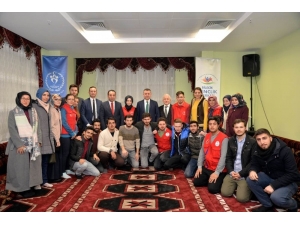 Vali Büyükakın Gençlerle Buluştu