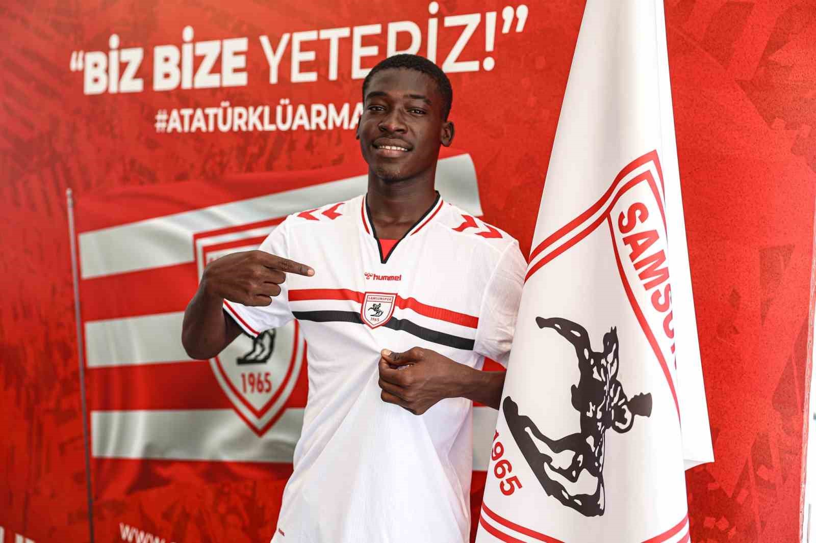 samsunspor-18-lik-cadli-futbolcu-daniel-ile-5-yillik-sozlesme-imzaladi