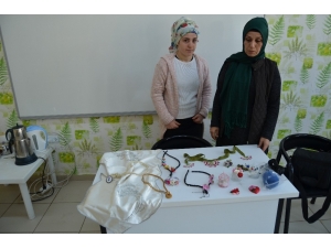 Sason’da Kadınlar Hem Meslek Öğreniyor, Hem De Para Kazanıyorlar
