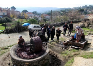 Ayak Yağı Geleneğini Sürdürüyorlar