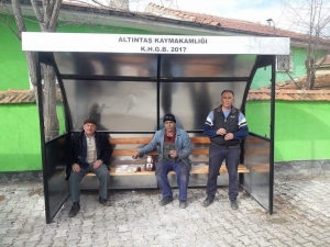 Altıntaş’ta 30 Köye Otobüs Durağı