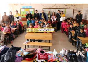 Genç Fenerbahçelilerden Harranlı Öğrencilere Yardım