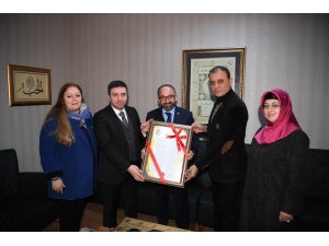 Başkan Üzülmez, Mehmet Akif Ersoy Kız Anadolu İmam Hatip Lisesi’ni Ziyaret Etti