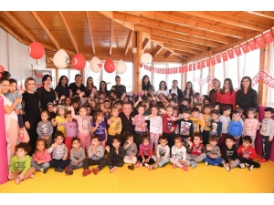 Başkan Böcek’ten ‘Minik’lere Yeni Yıl Ziyareti