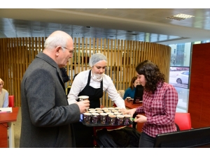 Rektör Savaş’tan Final Arifesindeki Öğrencilere Sıcak İkram