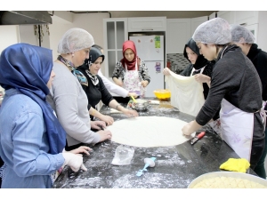 Dünya Lezzetleri Mutfak Atölyesi’nde