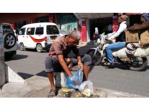 Yemen Halkı İçme Suyu, Gıda Ve Sağlık Sıkıntısı Çekiyor