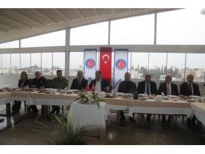 Vali Tekinarslan Köy Muhtarlarıyla Bir Araya Geldi