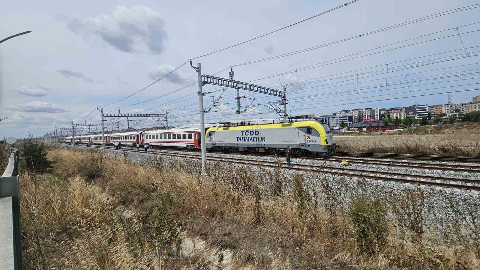 cerkezkoy-de-yolcu-treni-raydan-cikti